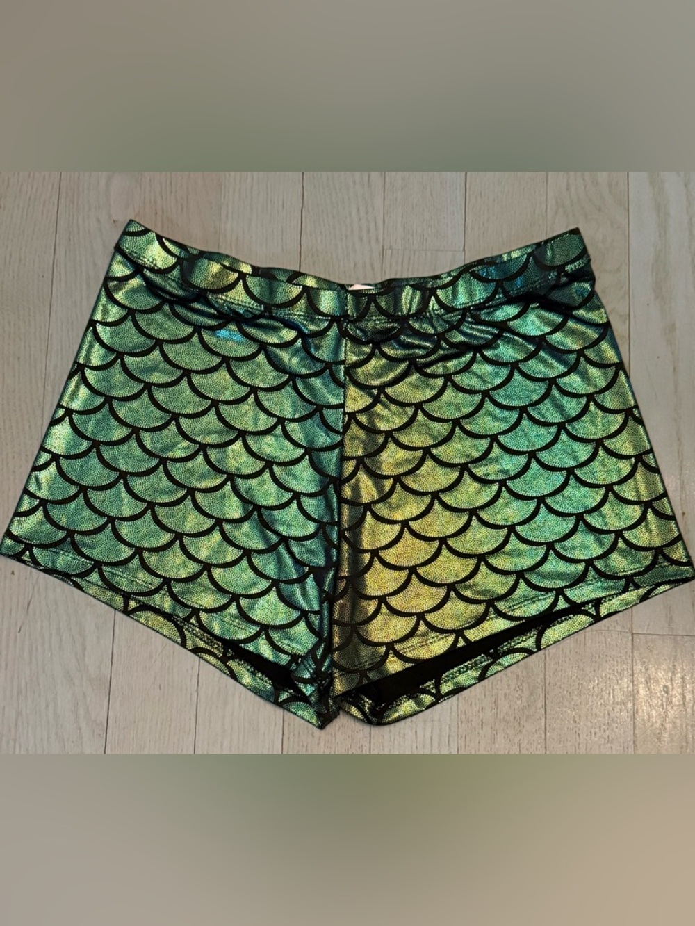 🧜🏻‍♀️MERMAID METALLIC SHORTS🧜🏻‍♀️